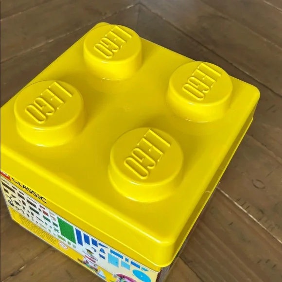 LEGO Classic Bright Yellow Building Set - Picture 2 of 3